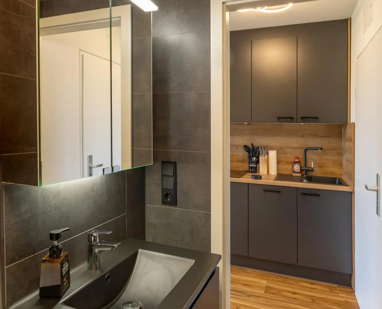 Sweethome - Super Zentral Und Modern, Kueche, Wifi Munich 0*,  Germany